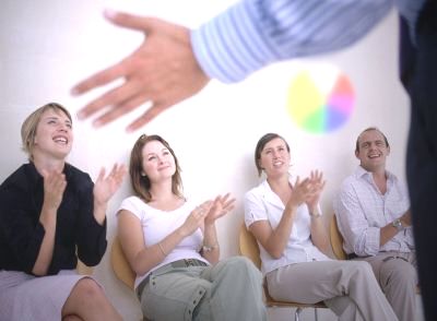 Presenteren kunt u leren!<br> Leer in een, twee of drie dagen spreken in het openbaar, of bestel het handboek 'Presenteren is een feest' presenteren is een feest, vol met nuttige tips.